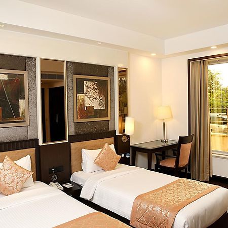 Inde Hotel Vista Woods Huda City Centre, Ґурґаон Екстер'єр фото