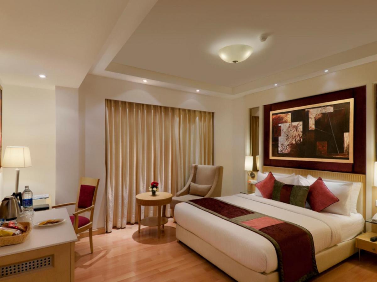 Inde Hotel Vista Woods Huda City Centre, Ґурґаон Екстер'єр фото
