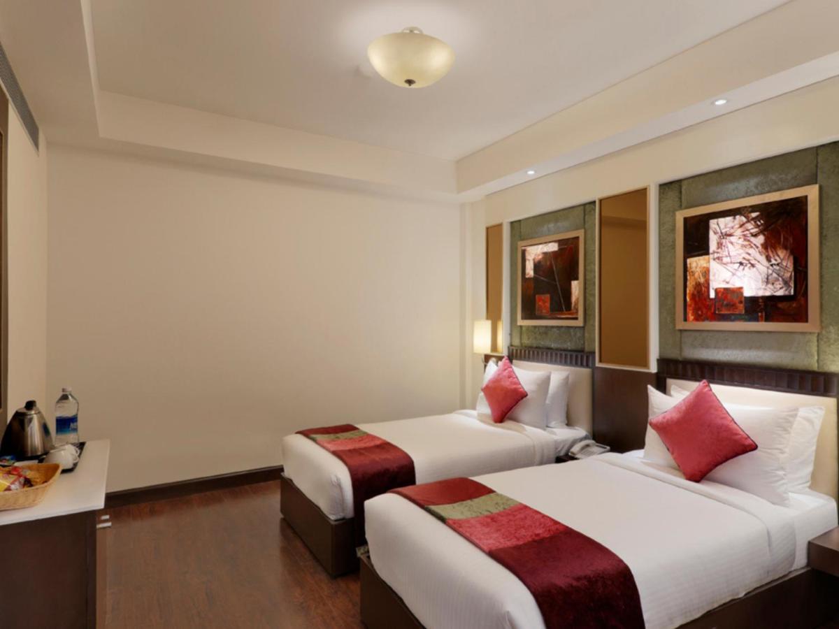 Inde Hotel Vista Woods Huda City Centre, Ґурґаон Екстер'єр фото