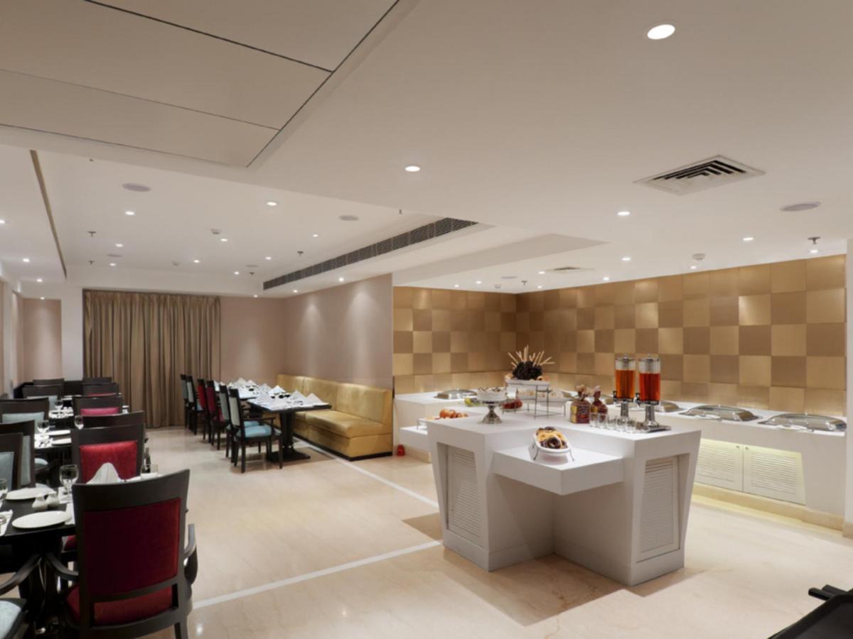 Inde Hotel Vista Woods Huda City Centre, Ґурґаон Екстер'єр фото