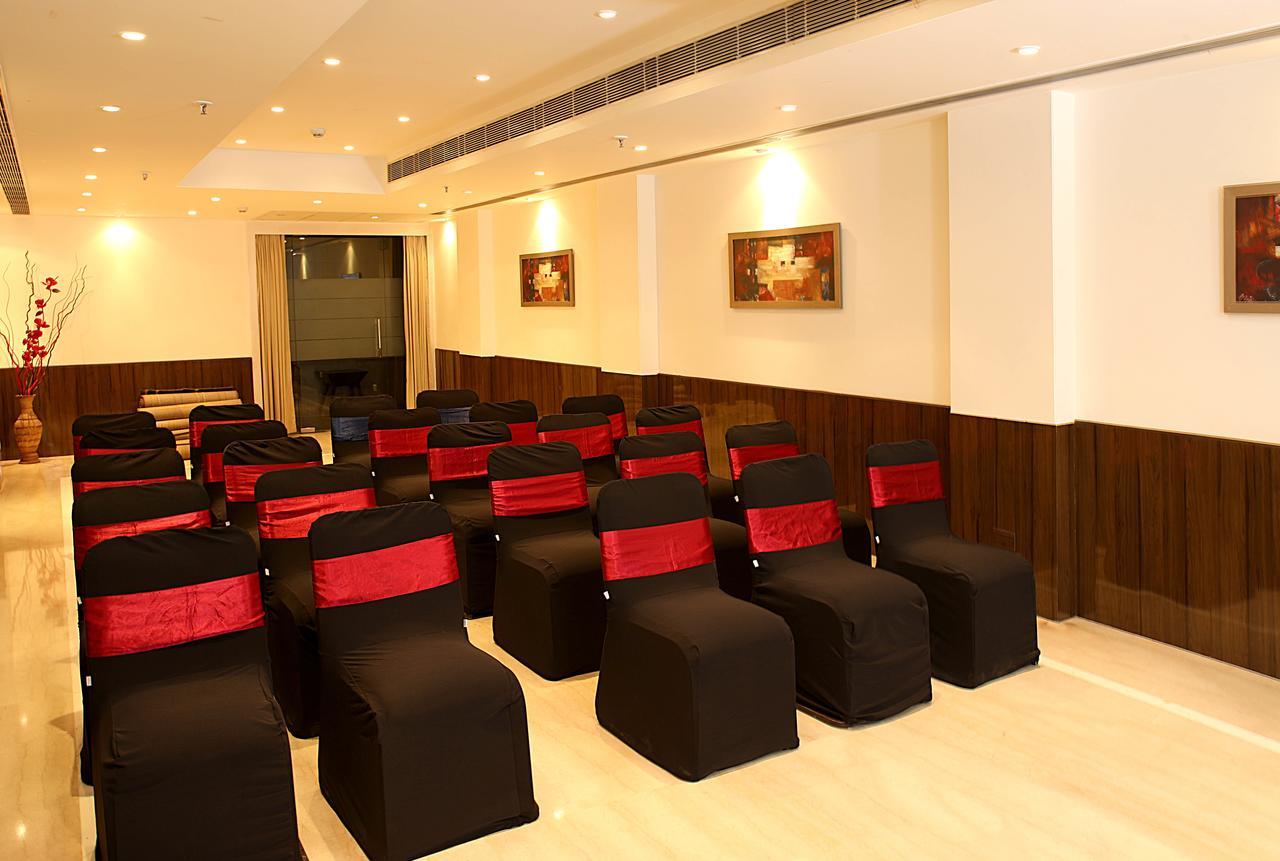 Inde Hotel Vista Woods Huda City Centre, Ґурґаон Екстер'єр фото