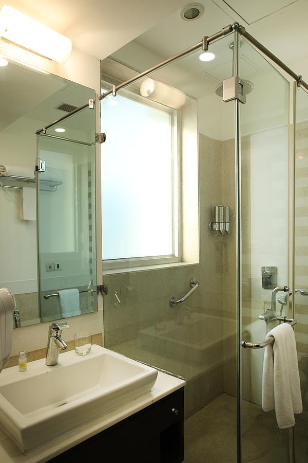 Inde Hotel Vista Woods Huda City Centre, Ґурґаон Екстер'єр фото