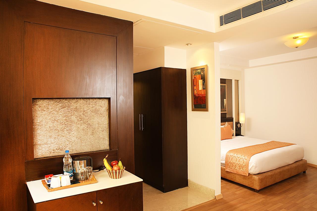 Inde Hotel Vista Woods Huda City Centre, Ґурґаон Екстер'єр фото