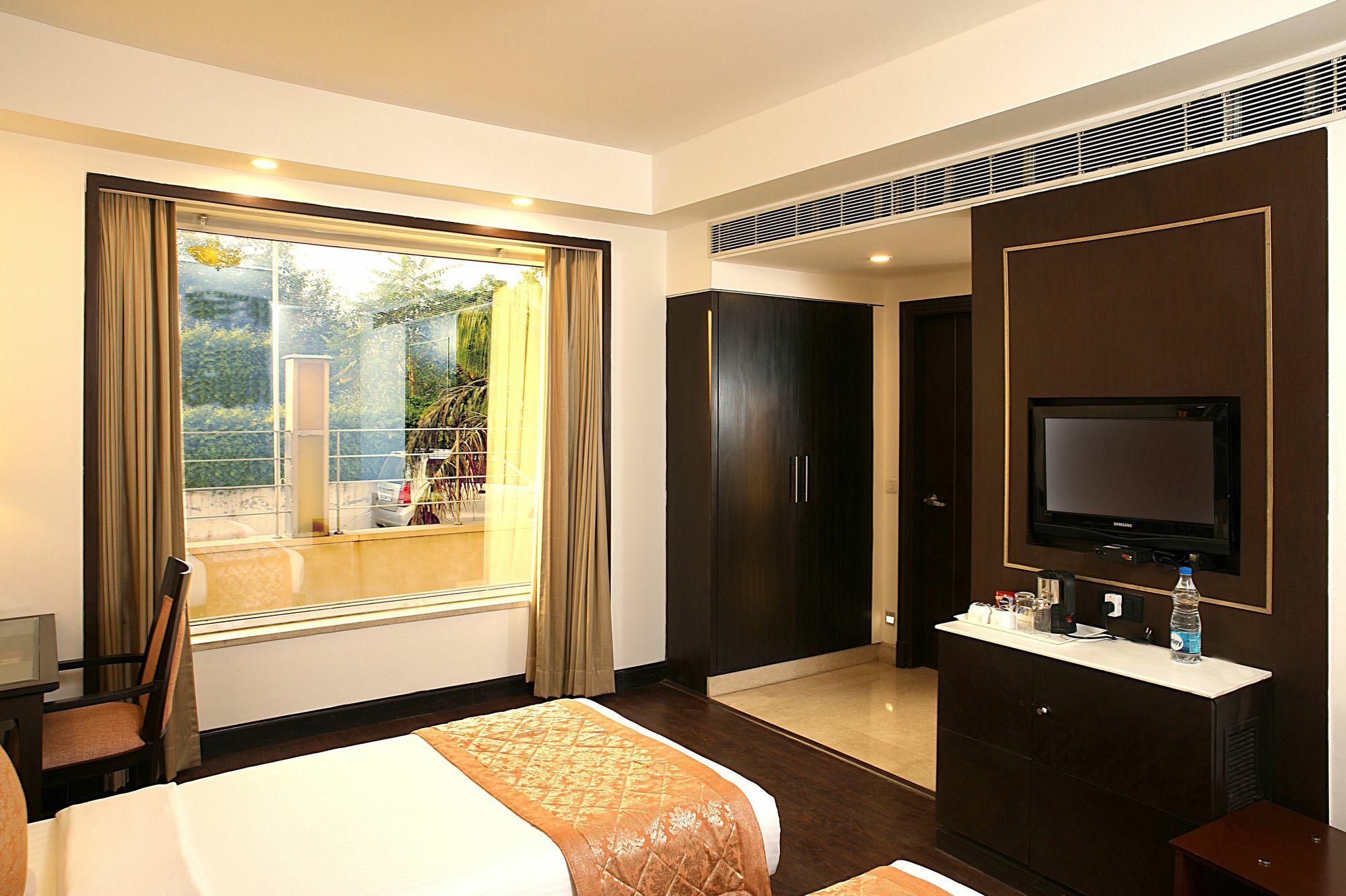 Inde Hotel Vista Woods Huda City Centre, Ґурґаон Екстер'єр фото