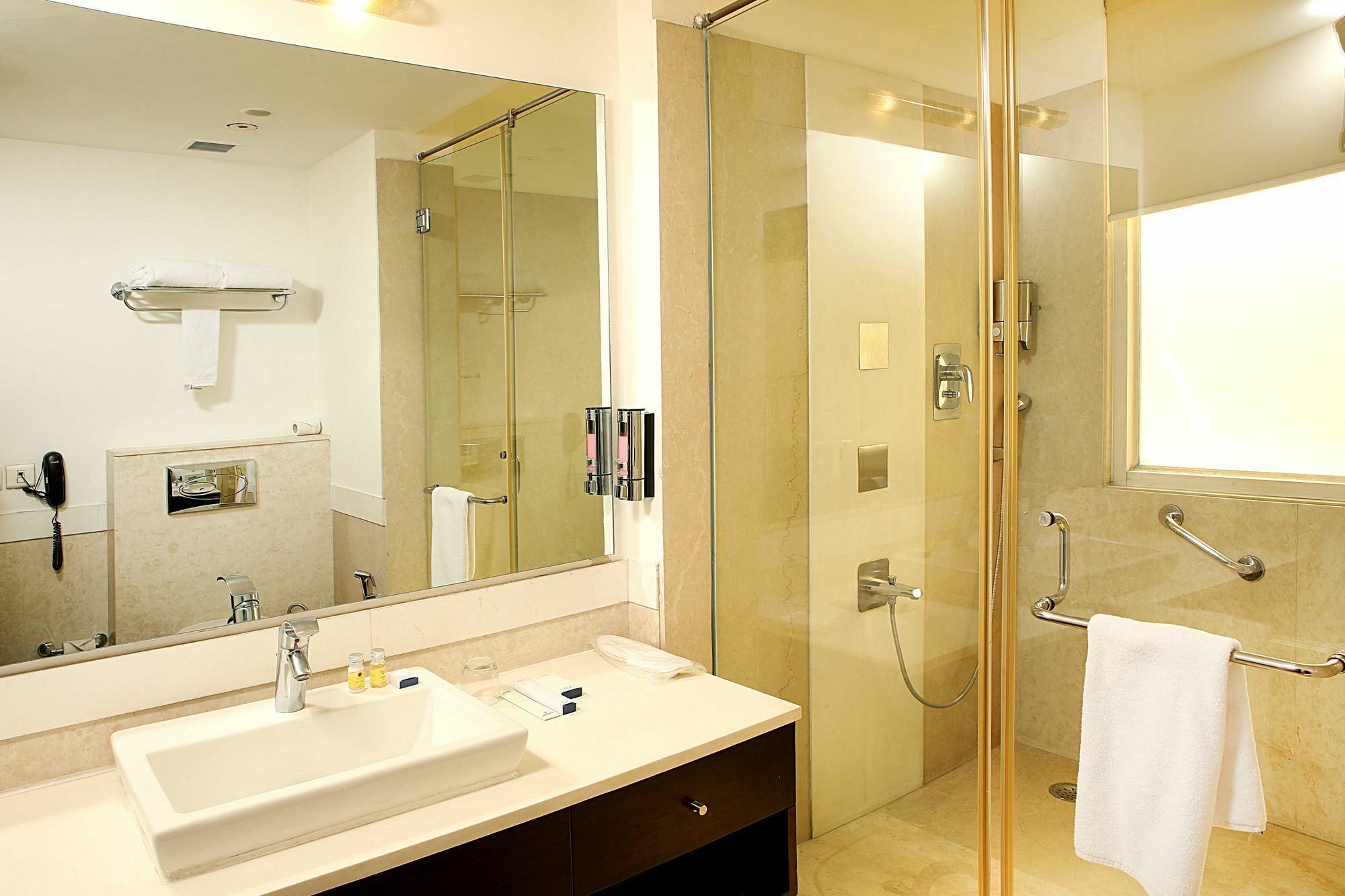 Inde Hotel Vista Woods Huda City Centre, Ґурґаон Екстер'єр фото
