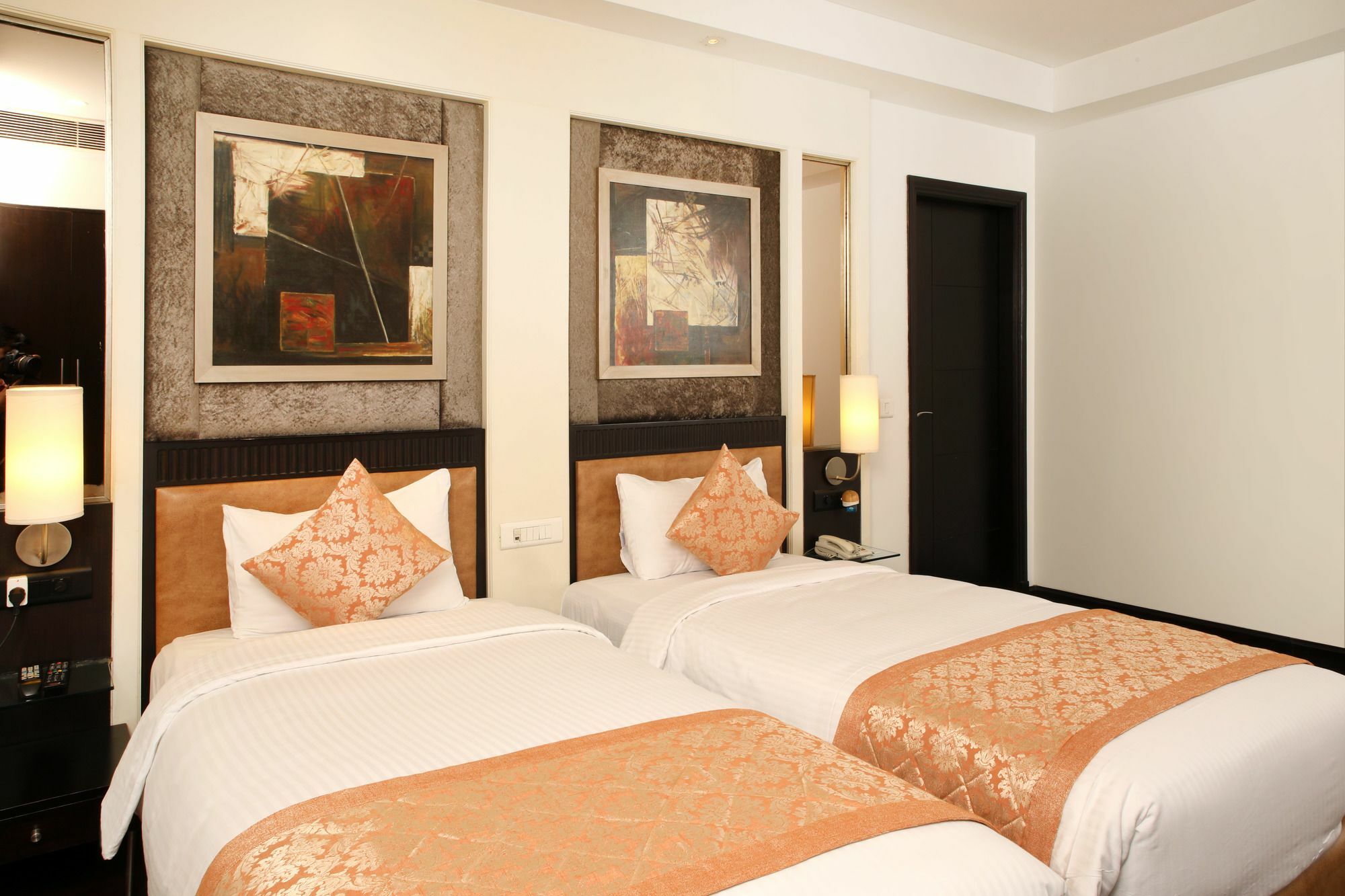 Inde Hotel Vista Woods Huda City Centre, Ґурґаон Екстер'єр фото